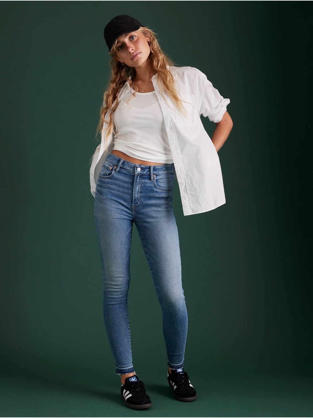 Super High-Rise Distressed Ankle Jeans in Blue